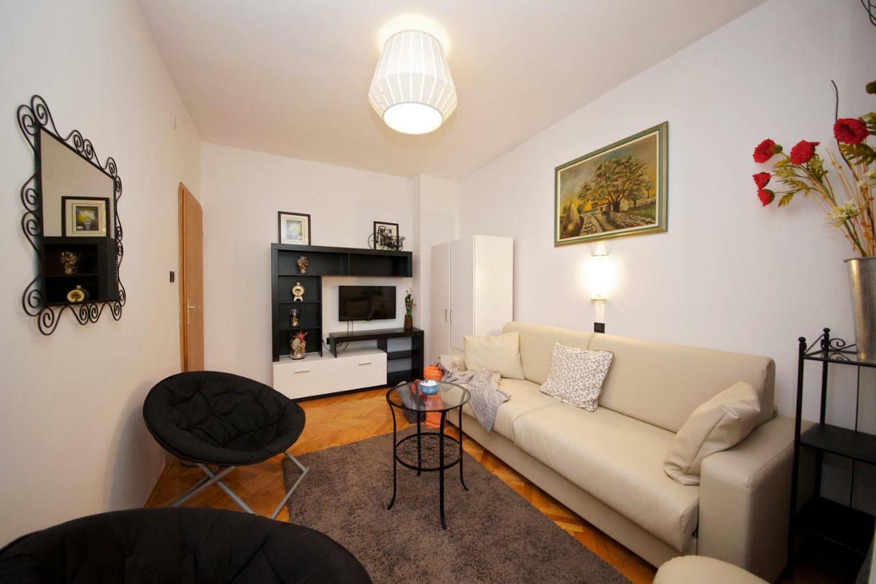 Melanija 2 Apartment Ровин Екстериор снимка